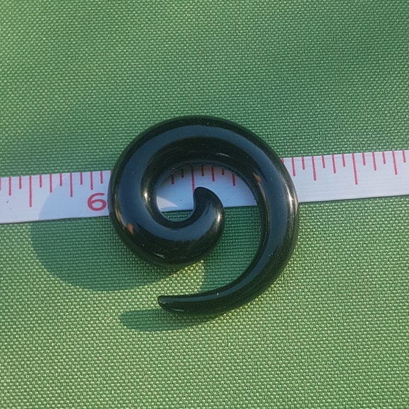 👂🏻Large Spiral Ear Lobe Tunnel Stretchers - Picture 6 of 9